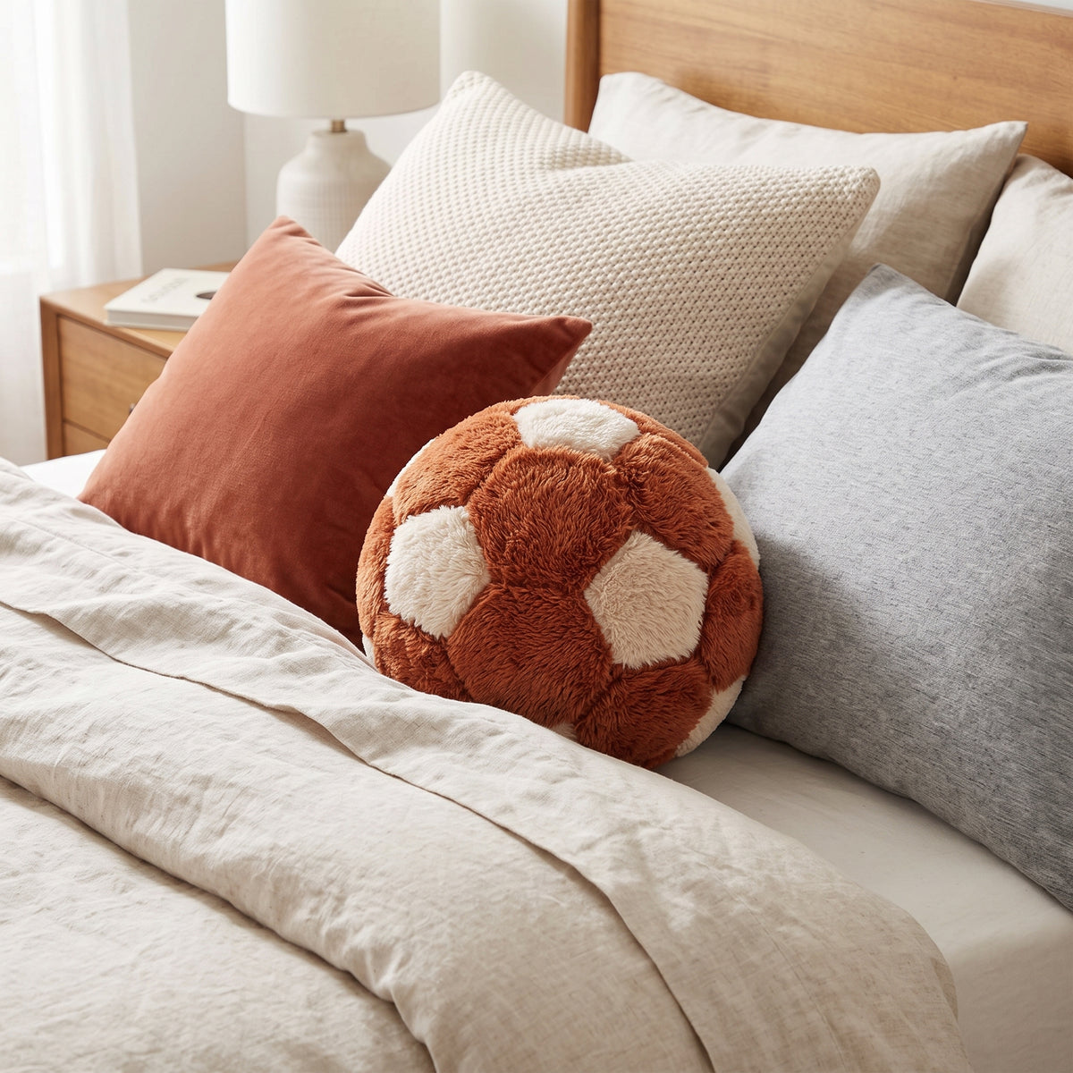 كرة ديكور من CozyFur (هافان - كافيه)