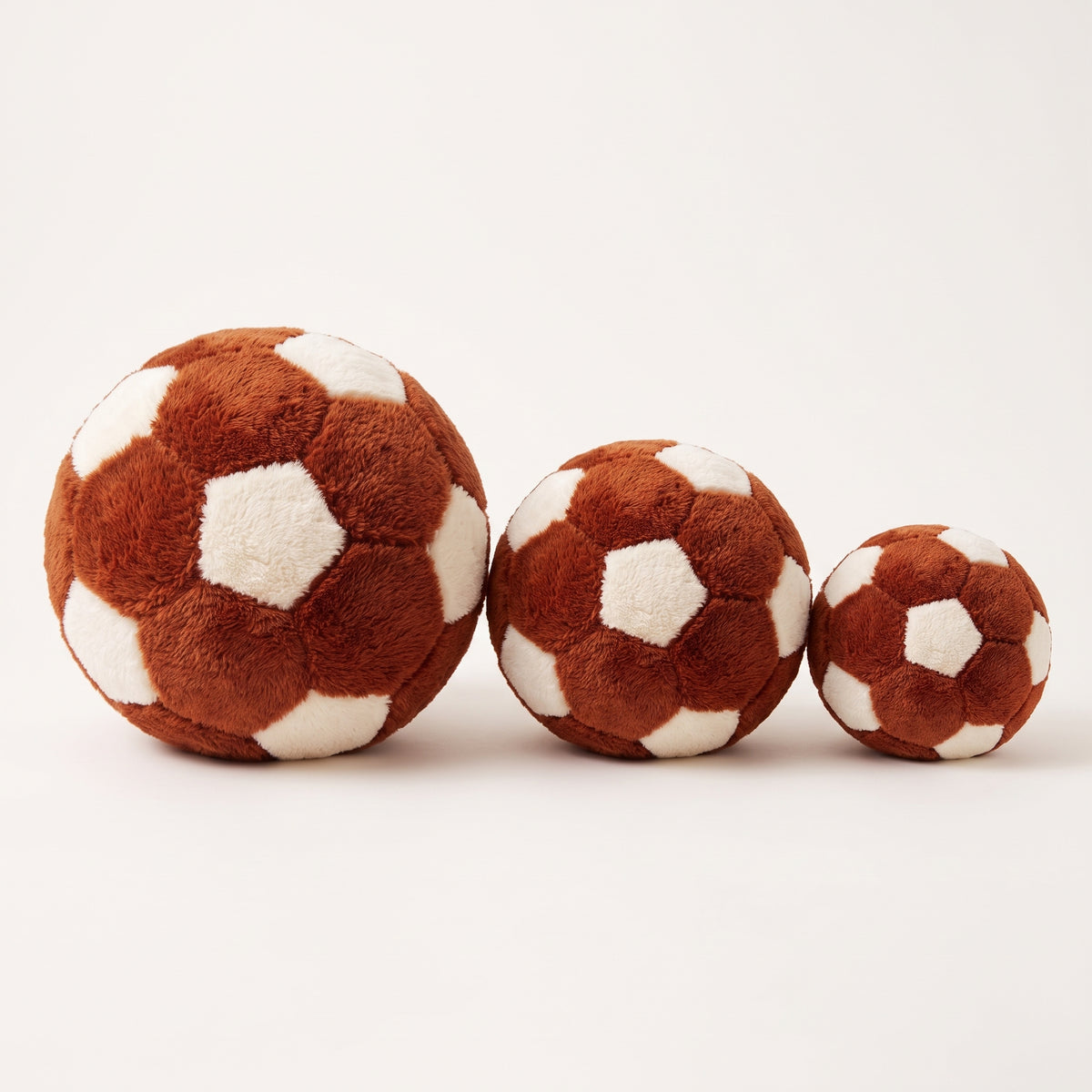 Cozy Fur Decor Ball (Havana - White) – plush fur texture detail