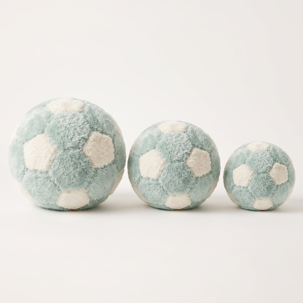 Cozy Fur Decor Ball (White - Mint) – three-size comparison